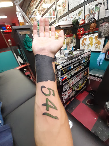 Tattoo Shop «Parlour Tattoo», reviews and photos, 1097 Willamette St, Eugene, OR 97401, USA