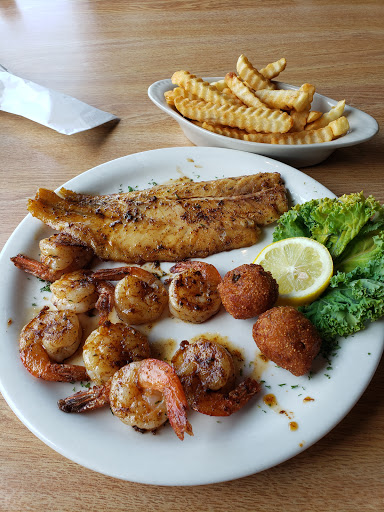 Seafood Restaurant «Blow fly inn», reviews and photos, 1201 Washington Ave, Gulfport, MS 39507, USA
