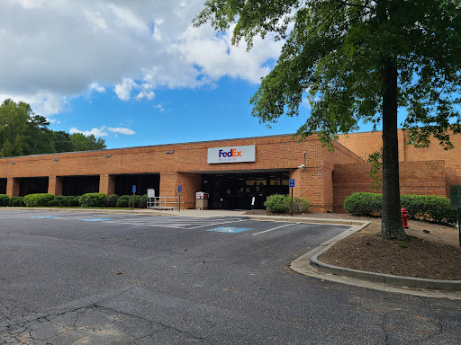 Shipping and Mailing Service «FedEx Ship Center», reviews and photos, 1525 Morrison Pkwy, Alpharetta, GA 30009, USA