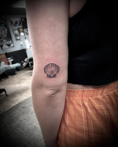 Explore small line work tattoo ideas, creative tattoo ideas in Oxford, available at American Pride Tattoos Oxford