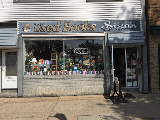 Paperbacks Plus Book Store, 2539 7th Ave E, St Paul, MN 55109, USA, 