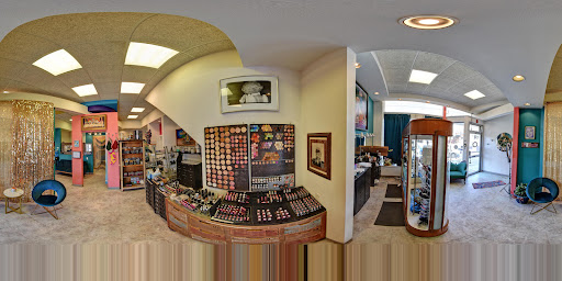 Make-up Artist «Vanity & Glamour Cosmetics / VGCosmetic Makeup Artists», reviews and photos, 547 28th St, Des Moines, IA 50312, USA