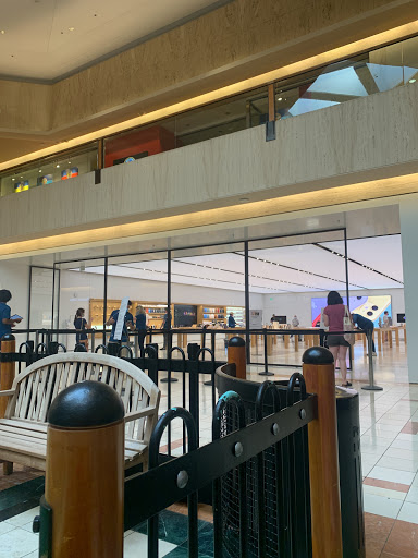 Computer Store «Apple Northbrook», reviews and photos, 1310 Northbrook Ct, Northbrook, IL 60062, USA