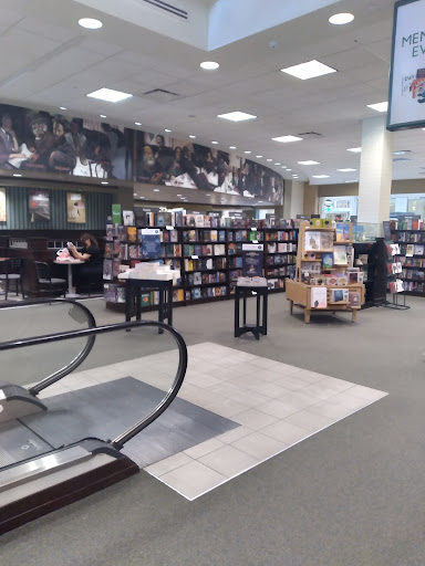 Book Store «Barnes & Noble Booksellers Clackamas Town Ctr Mall», reviews and photos, 12000 SE 82nd Ave, Portland, OR 97086, USA