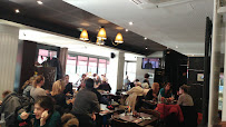 Atmosphère du Restaurant Livin'Café. à Le Chesnay-Rocquencourt - n°2