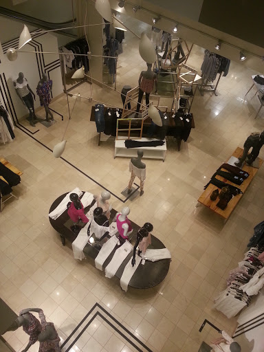 Department Store «Saks Fifth Avenue», reviews and photos, 101 W 5th St, Cincinnati, OH 45202, USA