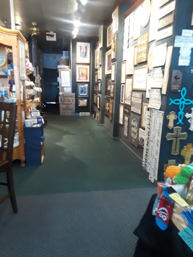 Christian Book Store «Majesty Bible and Gifts», reviews and photos, 7020 N Cedar Ave, Fresno, CA 93720, USA