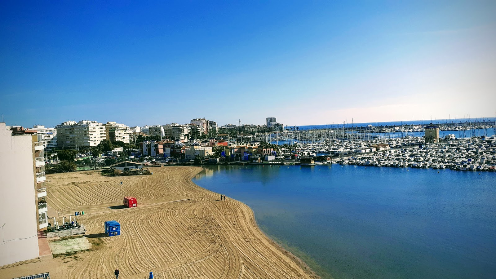 Foto de Playa Acequion área de servicios