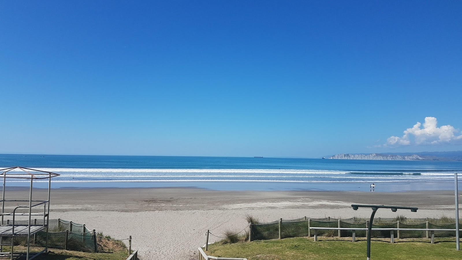 Midway Beach photo #7