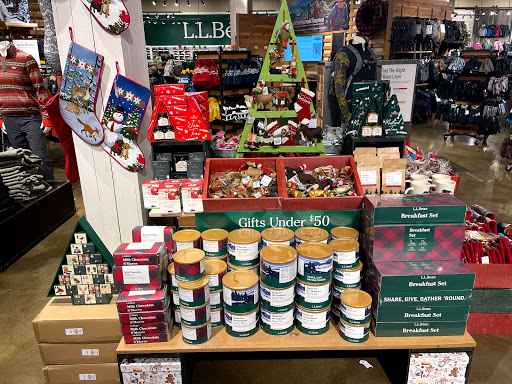 Clothing Store «L.L. Bean», reviews and photos, 75 Evergreen Way, South Windsor, CT 06074, USA