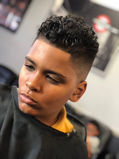 Barber Shop «Razor Sharp Cutz Barber Shop», reviews and photos, 459 Plaza Dr, Eustis, FL 32726, USA