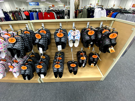 Uniform Store «Scrub Pro Uniforms & Gallo Clothing», reviews and photos, 78 Mountain Rd, Glen Burnie, MD 21060, USA