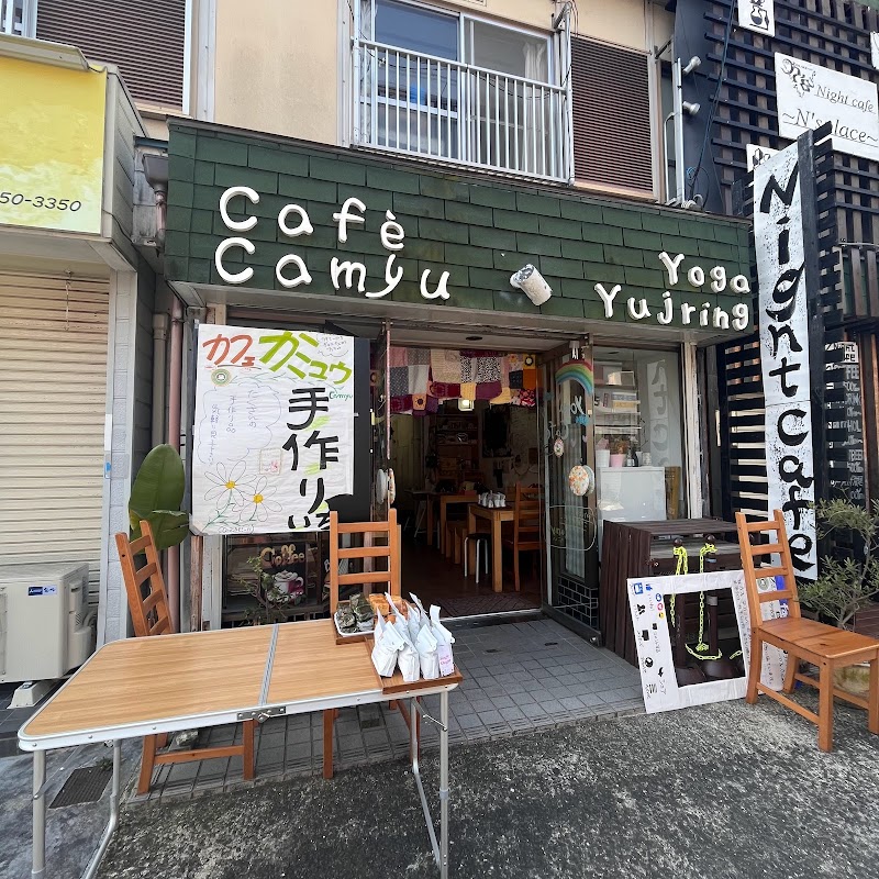 1階 cafe camyuカミュゥ・ 2階 ヨガスタジオ ユジュリングYujring
