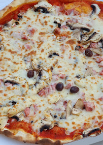 Plats et boissons du Pizzeria Pizza du Lys à Antibes - n°3