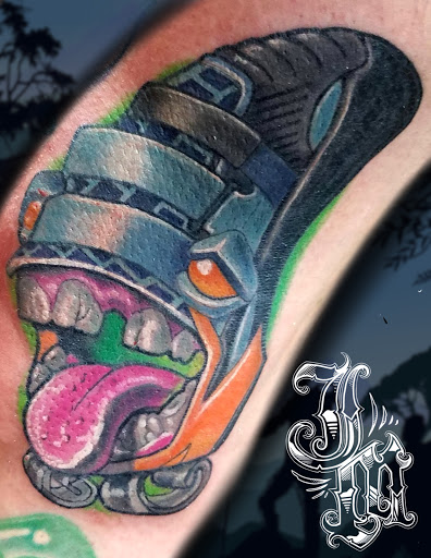 Explore ladies back tattoo ideas, creative tattoo ideas in Lombard, available at New Hope Tattoo