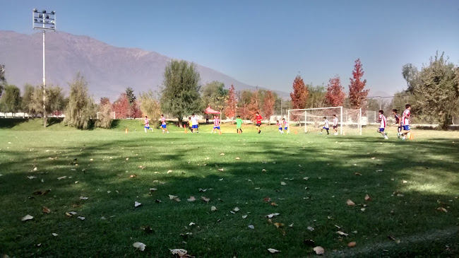 Opiniones de Club De Campo Santander en Peñalolén - Campo de fútbol