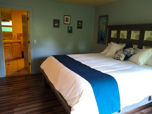 Bed & Breakfast «Red Leaf River Inn», reviews and photos, 146 Chestnut Walk Dr, Waynesville, NC 28786, USA