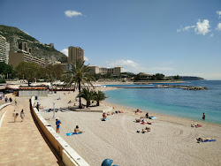 Foto von Larvotto Strand mit viele geräumige buchten