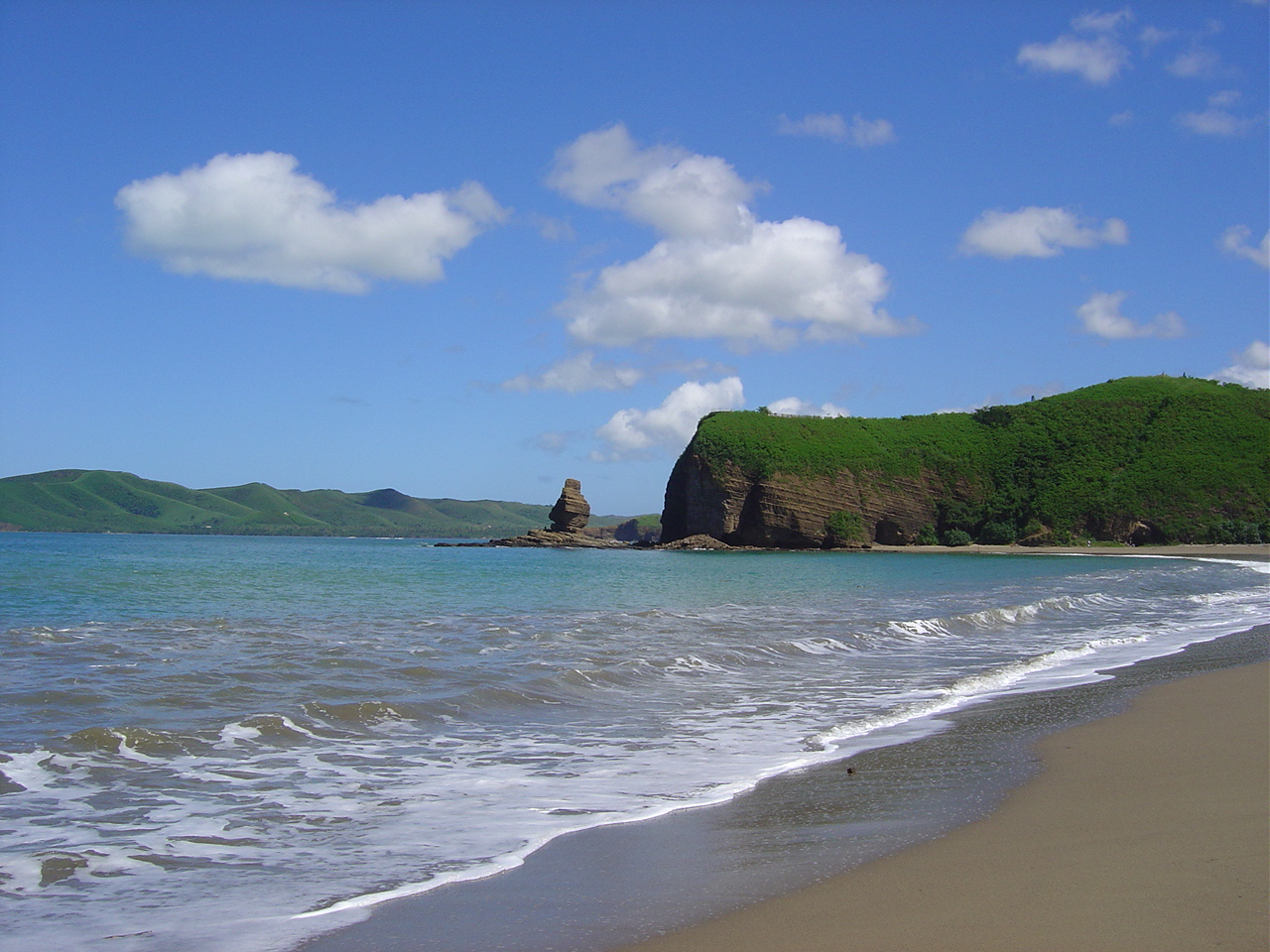 Foto de Roche Percee Beach com areia bege superfície