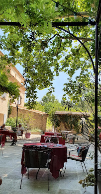 Atmosphère du Restaurant français Hôtel Restaurant Le Mas de Cure Bourse à L'Isle-sur-la-Sorgue - n°6