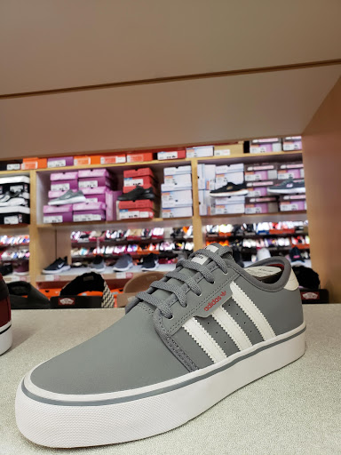 Shoe Store «WSS», reviews and photos, 460 San Fernando Mission Blvd, San Fernando, CA 91340, USA