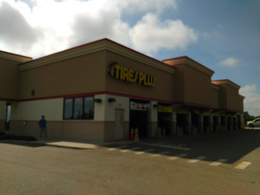 Tire Shop «Tires Plus», reviews and photos, 2625 E Hwy 50, Clermont, FL 34711, USA
