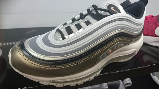 Shoe Store «Shoe Palace», reviews and photos, 8155 Camino Arroyo #13, Gilroy, CA 95020, USA