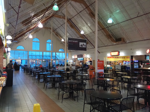 Shopping Mall «Lee Premium Outlets», reviews and photos, 17 Premium Outlet Blvd, Lee, MA 01238, USA