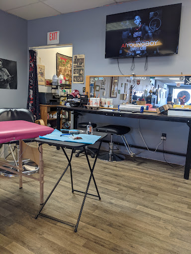 Tattoo Shop «Fat Cats Tattoos», reviews and photos, 111 State Rd NW, Warren, OH 44483, USA