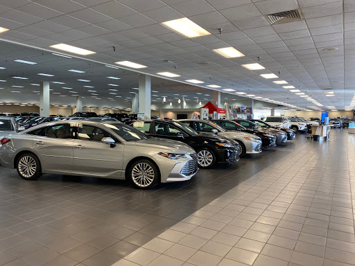 Toyota Dealer «Kings Toyota - New Cars, Indoor Showroom», reviews and photos, 4700 Fields Ertel Rd, Cincinnati, OH 45249, USA