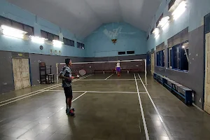 ꧋ꦒꦺꦢꦸꦁꦧꦢ꧀ꦩꦶꦤ꧀ꦠꦺꦴꦤ꧀ꦒꦺꦴꦮꦺꦴꦏ꧀ (Gedung Badminton Gowok) image