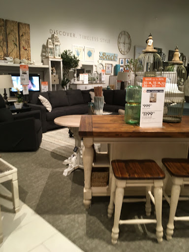 Furniture Store «Ashley HomeStore», reviews and photos, 6560 20th St, Vero Beach, FL 32966, USA
