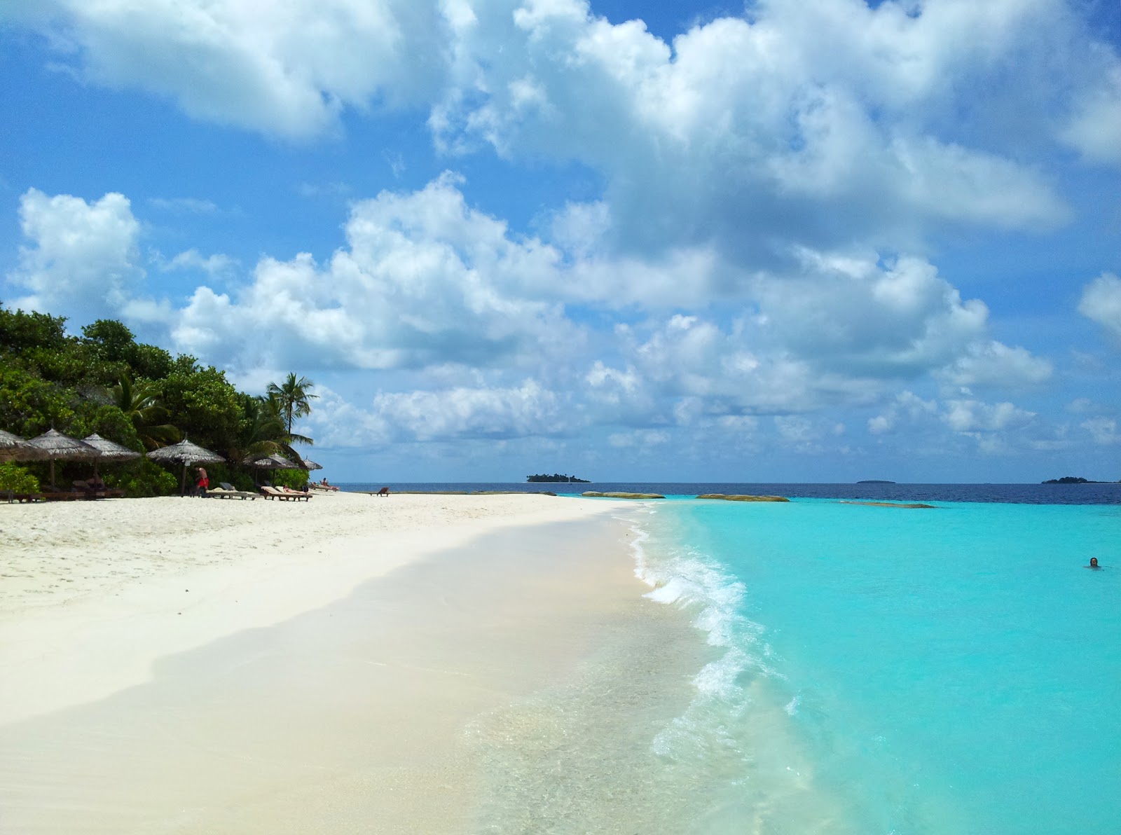 Foto de Playa de la Isla Fonimagoodhoo con agua cristalina superficie