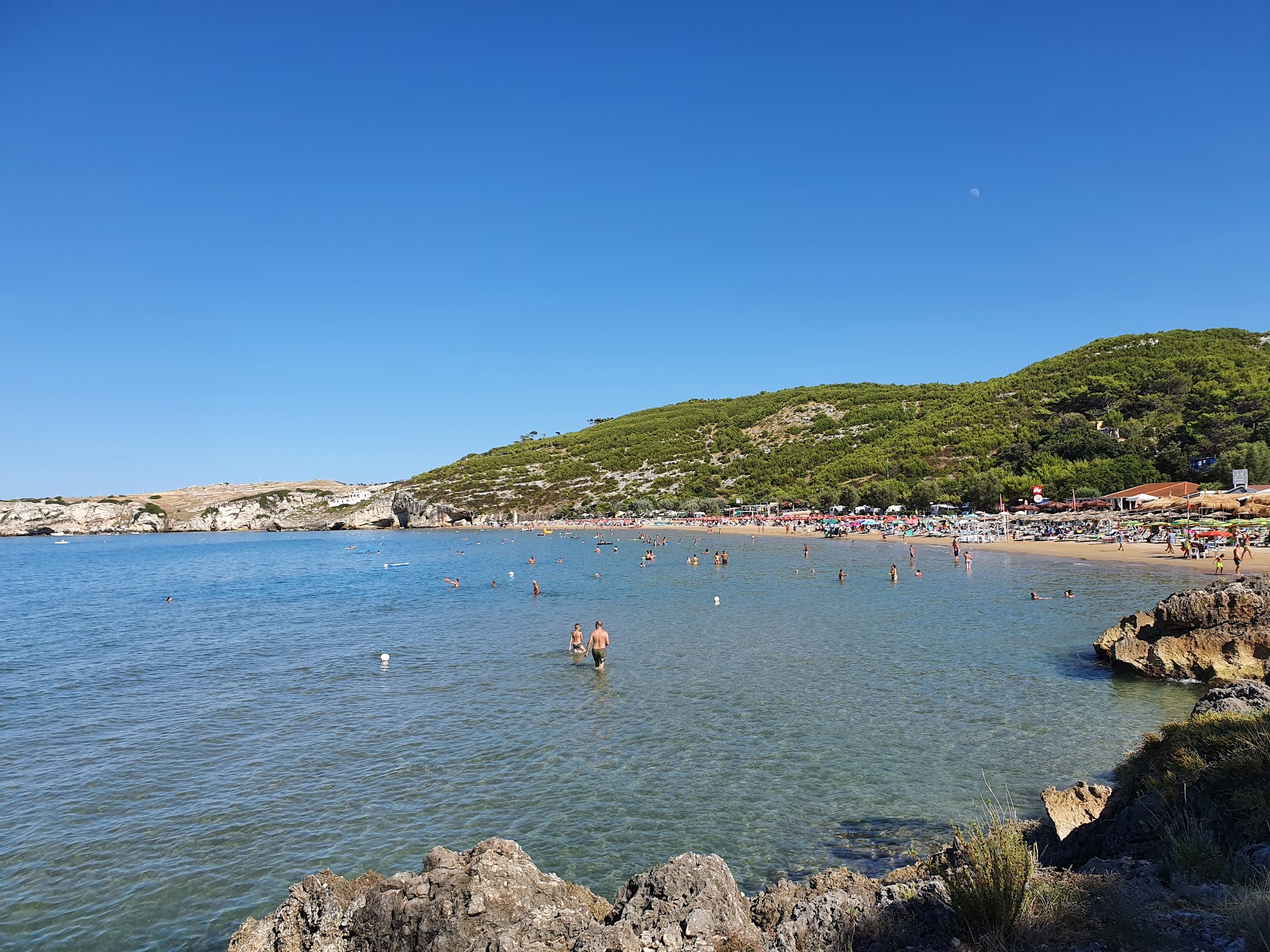 Foto de Spiaggia di San Nicola con arena fina oscura superficie