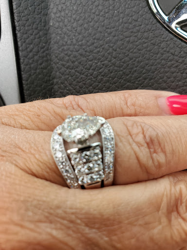 Jewelry Store «Kesslers Diamonds», reviews and photos, 5075 S 76th St, Greenfield, WI 53220, USA