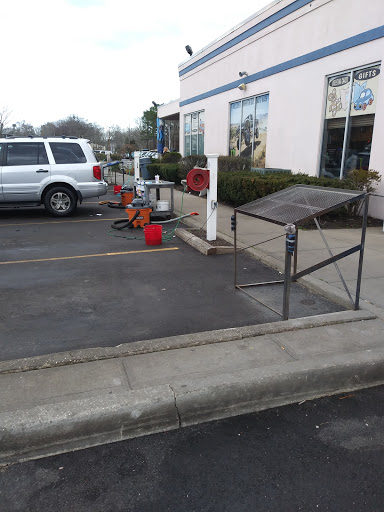 Car Wash «Hampton Auto Wash», reviews and photos, 296 W Montauk Hwy, Hampton Bays, NY 11946, USA