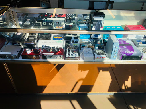 Pawn Shop «Roswell Pawn & Jewelry», reviews and photos, 615 Holcomb Bridge Rd, Roswell, GA 30076, USA