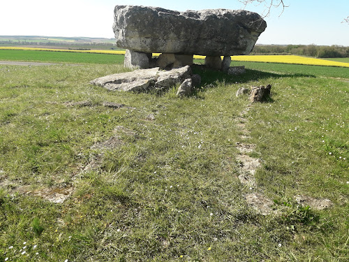 attractions Dolmen de la Folatière Luxé