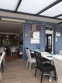 Atmosphère du Restaurant de fruits de mer La Criée du Tomahawk à Saint-Vaast-la-Hougue - n°6