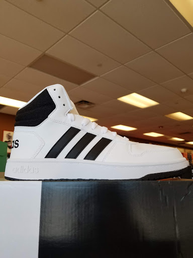 Shoe Store «Famous Footwear», reviews and photos, 31 Furlong Dr, Revere, MA 02151, USA