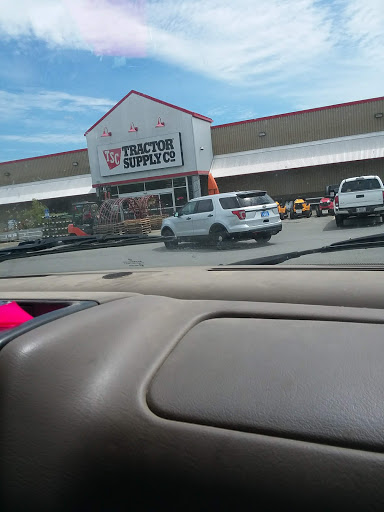 Home Improvement Store «Tractor Supply Co.», reviews and photos, 337 North St, Houlton, ME 04730, USA