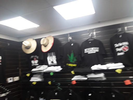 Tobacco Shop «AK SMOKE SHOP», reviews and photos, 5135 W Shaw Ave, Fresno, CA 93722, USA