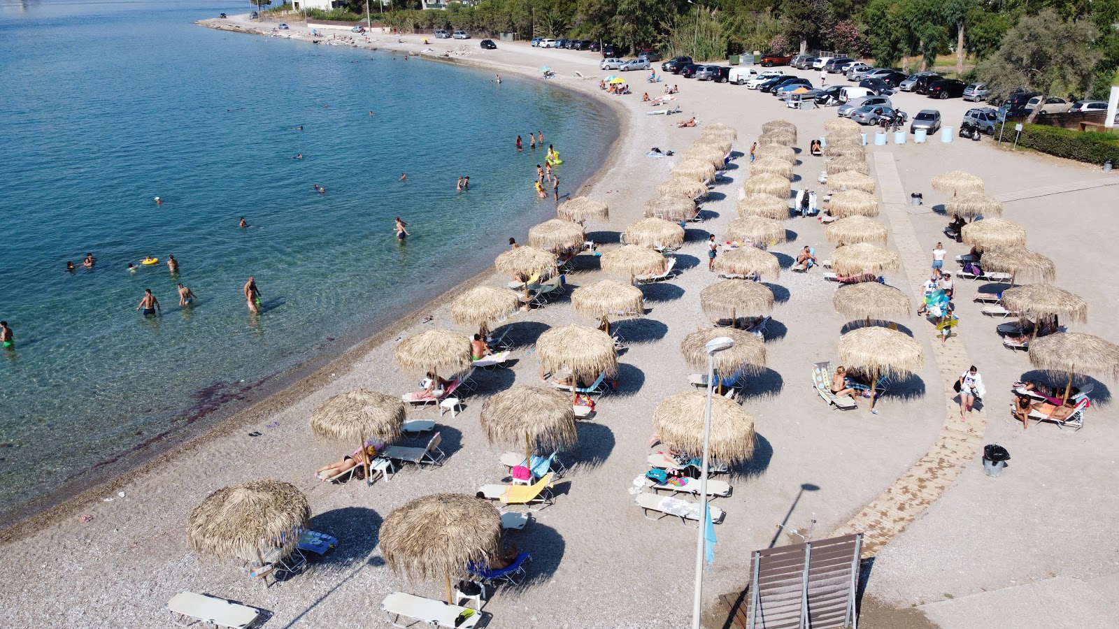 Foto de Paralia II com areia cinza e seixos superfície