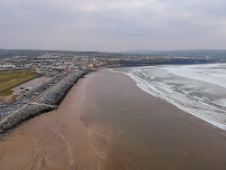 Photo de Lahinch Beach avec rivage droit, long