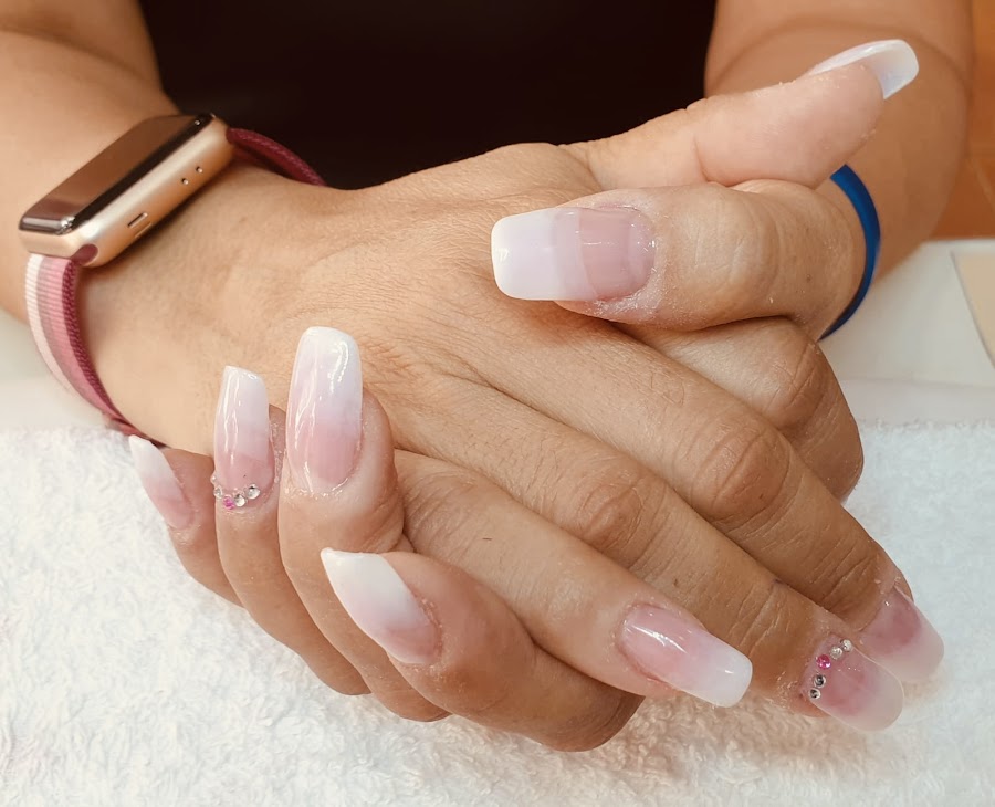 PELUQUERÍA/ESTETICA & NAILS MARCO & JANETH