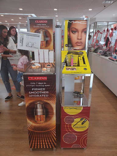 Cosmetics Store «Ulta Beauty», reviews and photos, 2155 W 22nd St #7, Oak Brook, IL 60523, USA