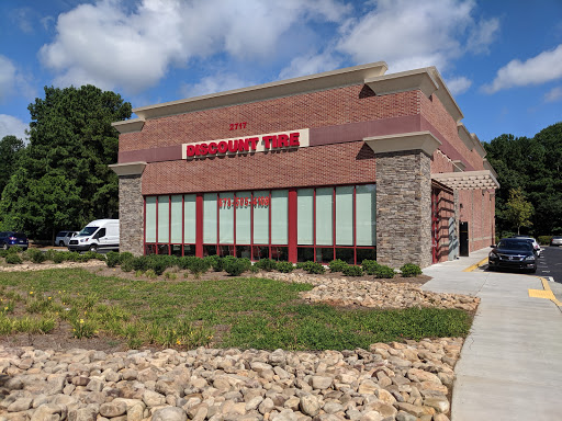 Tire Shop «Discount Tire Store - Atlanta, GA», reviews and photos, 2717 Spring Rd SE, Smyrna, GA 30080, USA