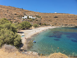 Paralia Potamia'in fotoğrafı uçurumlarla desteklenmiş
