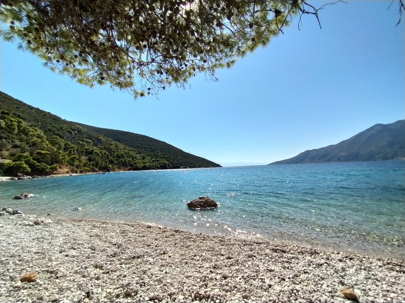 Foto von Agios Vasilios beach II mit heller kies Oberfläche