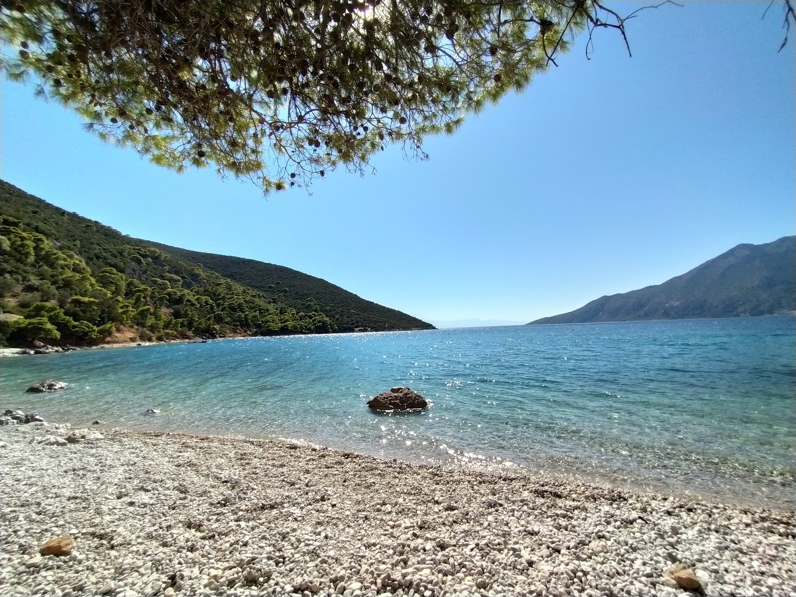 Foto von Agios Vasilios beach II mit beiger kiesel Oberfläche
